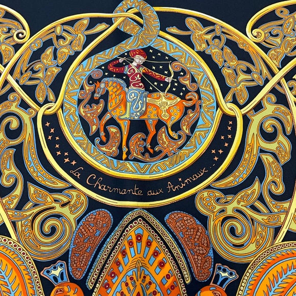 HERMES BLACK MULTI LA CHARMANTE AUX ANIMAUX PRINT SQUARE SILK TWILL SCARF - Picture 4 of 9